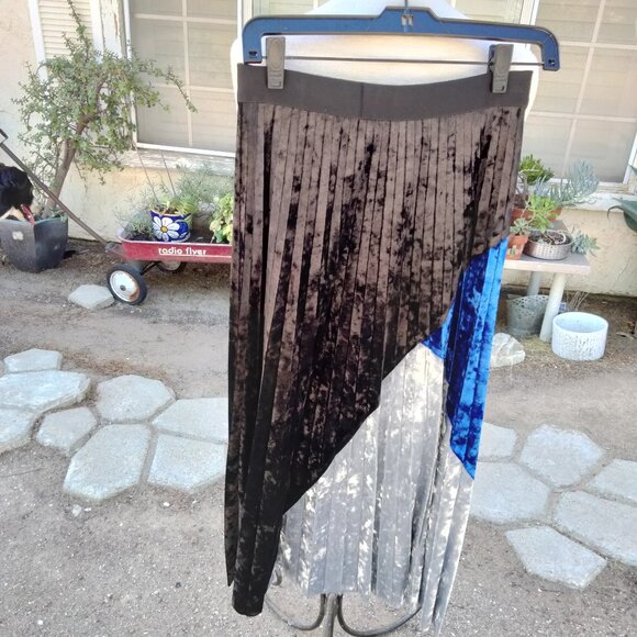 BCBG MAXAZRIA Skirt BCBG MAX AZRIA Elastic Waist NOSWT Velvet Look XS - Picture 6 of 7